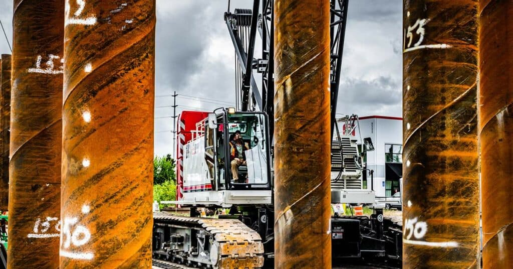 Link-Belt Crane at work in jobsite